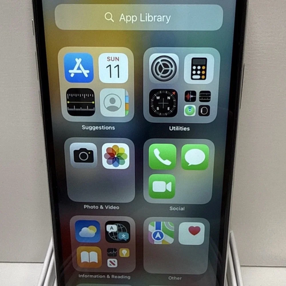 Apple Smartphone 64Gb with Black and Silver Finish